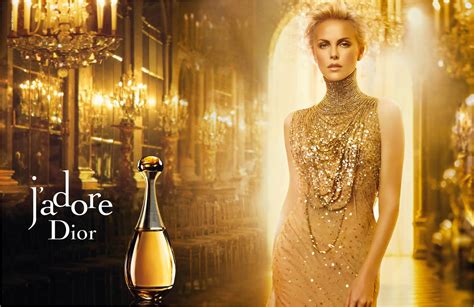 Dior: nuovo spot di J’adore con Charlize Theron. L'acqua è.